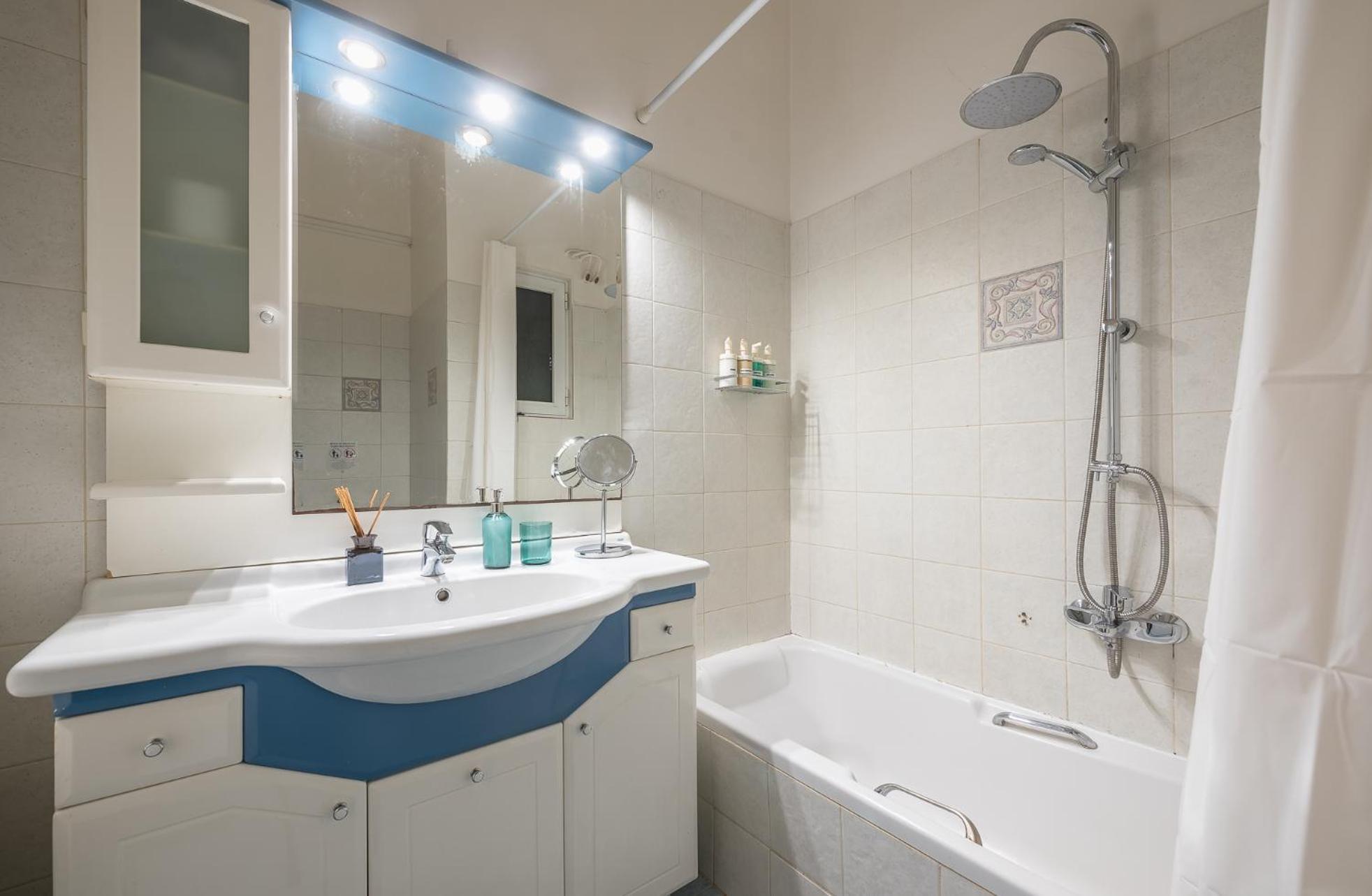 Spacious 2Bds Apt With Acropolis View In Center Афины Экстерьер фото