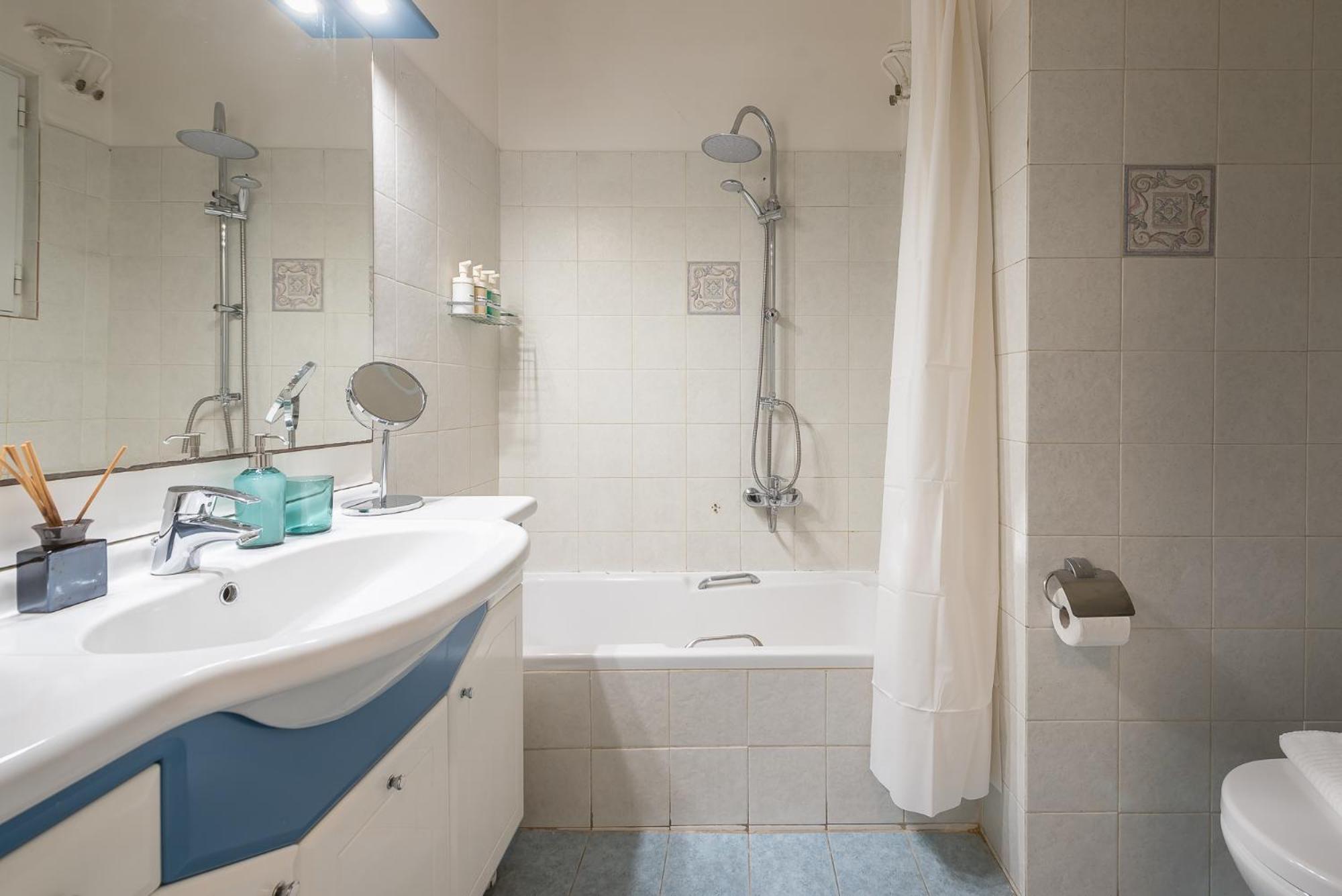 Spacious 2Bds Apt With Acropolis View In Center Афины Экстерьер фото